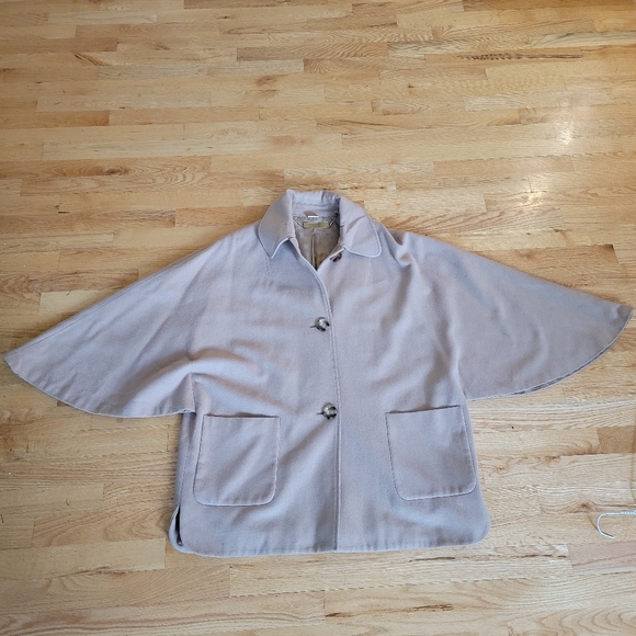 Vintage Michael Kors Beige oversized wool jacket/cape - Picture 2 of 3
